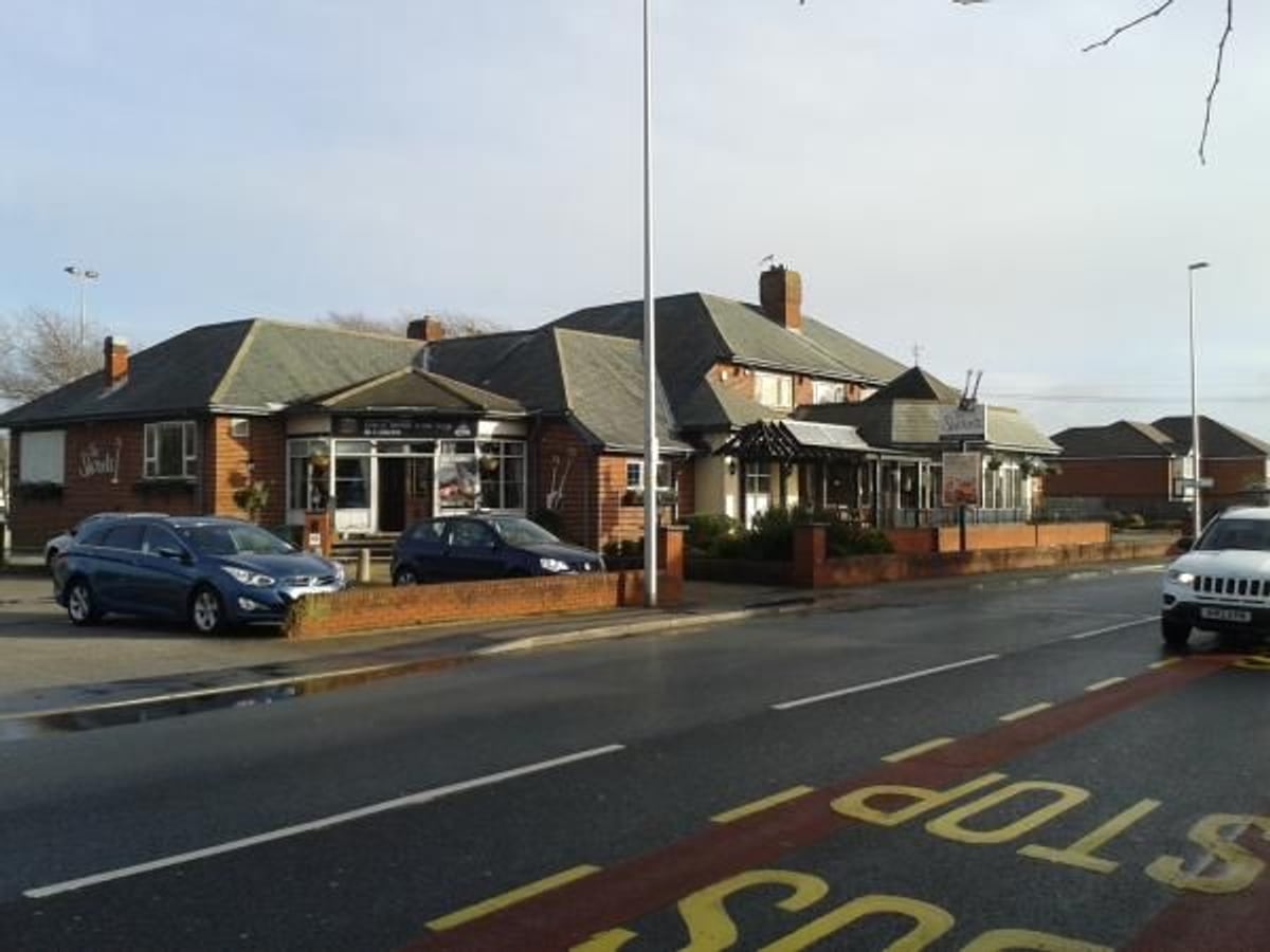 Shovels pub exterior on Common Edge Road in Blackpool