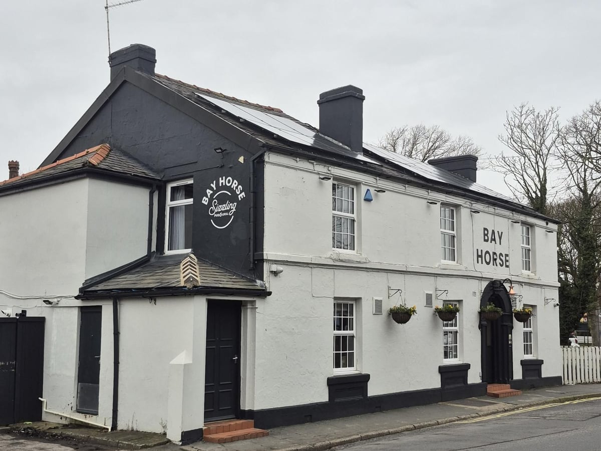 Bay Horse pub exterior on Station Road in Thornton